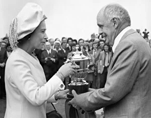 Images Dated 28th July 1973: Queen Elizabeth II presents the King George VI and Queen Elizabeth Stakes winner
