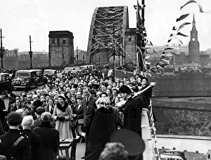 00476 Prints: Queen Elizabeth II with Prince Philip are welcomed to Gateshead with the majestic