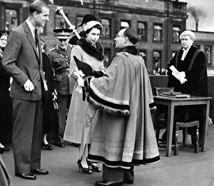 00088 Prints: Queen Elizabeth II and Prince Philip are welcomed to Gateshead at the South end of