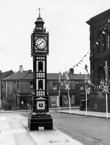 Queen Elizabeth II, Princess Elizabeth - Coronation - The clock outside Gateshead