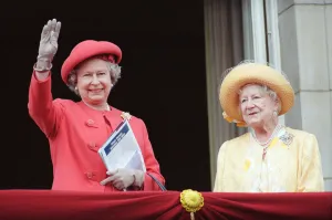 Queen Elizabeth II and the Queen Mother on the balcony of Buckingham Palace