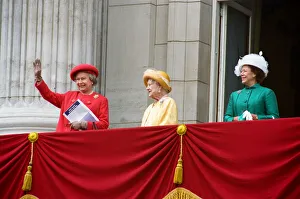 00847 Prints: Queen Elizabeth II, Queen Mother & Princess Margaret on the balcony of Buckingham Palace
