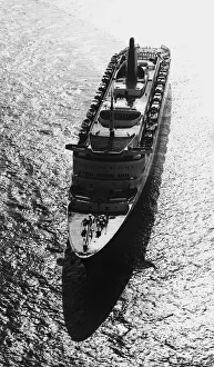 00007 Prints: The Queen Elizabeth II which sucessfully completed its sea trials on the 25 / 3 / 69