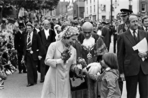 01114 Prints: Queen Elizabeth II during her visit to Dudley during her Silver Jubilee tour
