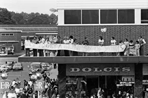 01114 Prints: Queen Elizabeth II during her visit to Solihull during her Silver Jubilee tour