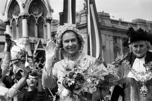 01112 Prints: Queen Elizabeth II visiting Birmingham during her Silver Jubilee tour. West Midlands