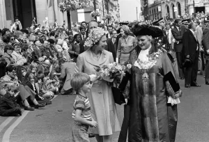 01113 Prints: Queen Elizabeth II visiting Birmingham during her Silver Jubilee tour. West Midlands