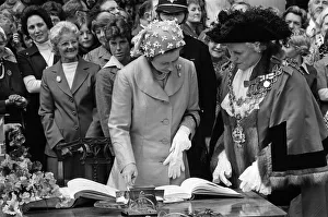 01113 Prints: Queen Elizabeth II visiting Birmingham during her Silver Jubilee tour. West Midlands