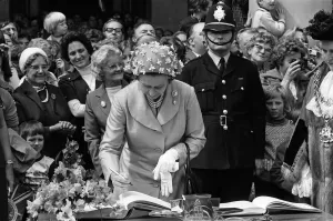 01113 Prints: Queen Elizabeth II visiting Birmingham during her Silver Jubilee tour. West Midlands
