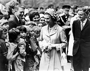 01038 Prints: Queen Elizabeth II visiting Wales during the silver jubilee tour