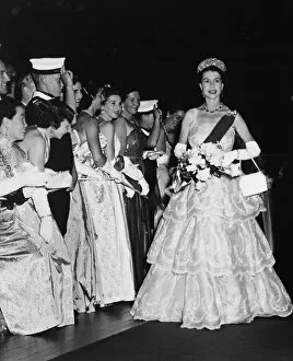 Images Dated 1st April 2015: Queen Elizabeth II Visits Tasmania, Australia 1954, The Queen in all her glory made her