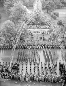 00862 Prints: Queen Elizabeth ll Coronation June 1953 Views of Procession Passing along