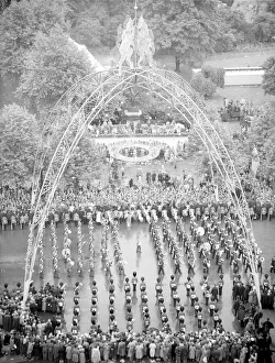00862 Prints: Queen Elizabeth ll Coronation June 1953 Views of Procession Passing along
