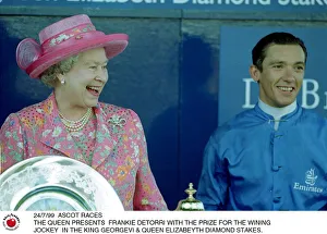 01500 Prints: Queen Elizabeth presents Frankie Dettori with the prize for the winning jockey in