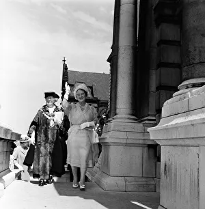 01317 Prints: Queen Elizabeth The Queen Mother arrives at the premises of Christy and Co Ltd hatters