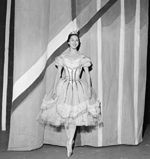01327 Prints: Queen Elizabeth, The Queen Mother, and Princess Margaret attend a gala charity matinee of