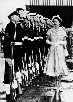 Images Dated 25th August 2011: The Queen inspects a Naval guard of honour at Auckland, New Zealand