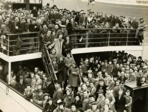 Queen Mary 11 March 1948 Clyde steamer with full capacity of 2086 passengers as it
