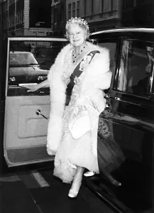 The Queen Mother arrives for a banquet in honour of Saudi Arabian King June 1981