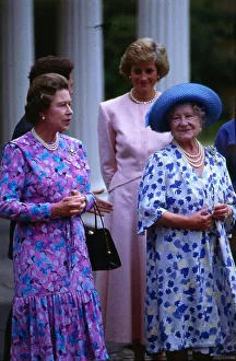 00085 Prints: Queen Mother August 1988 with Queen Elizabeth II and Princess Diana
