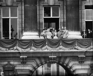 00167 Prints: Queen Mother and members of Royal family June 1954 including Queen Elizabeth