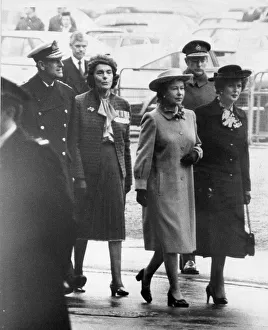 01528 Prints: The Queen with prince Philip Margaret Thatcher and Lady Mountbatten at unveiling of