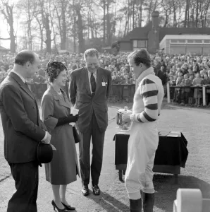 00096 Prints: The Queen Racing at Sandown Park. OPS Afterwards presenting Captain Sir Nicholas Nuttall