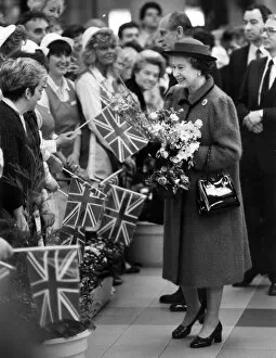 Images Dated 1st December 1988: The Queen visits Bolton, Greater Manchester, 1st December 1988