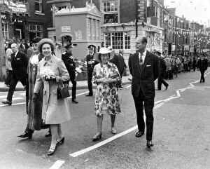 Manchester Collection: The Queen visits Congleton, Manchester 4th May 1972. Walking down High Street with