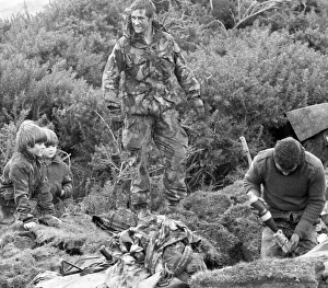 R / L CHRISTIAN BERNTSEN AND STEVEN DICKSON WITH UNKNOWN BRITISH PARA, SAN CARLOS