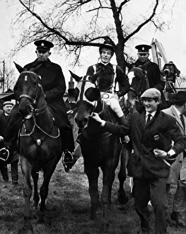 01056 Prints: Racehorse Foinavon, ridden by jockey John Buckingham wins the Grand national at Aintree