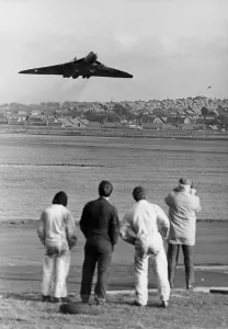 Flying Prints: The RAF Avro Vulcan V-bomber (XL319) lands at Sunderland Airport to become