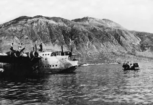 01458 Prints: RAF personnel being rowed out to a waiting Sunderland Flying Boat