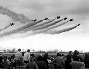 00384 Prints: The RAFs Red Arrows display team perform in their BAE Hawk aircraft at the Teesside