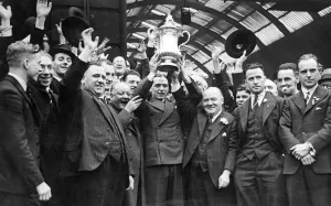 Suits Prints: Raich Carter, Sunderland captain and the rest of the FA Cup winning team leave Kings
