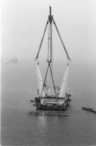 Raising The Mary Rose October 1982 - The Salavage Barge lifting King Henry VIII