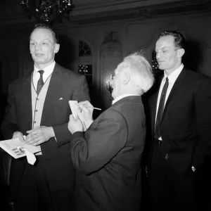 00119 Prints: Ralph Sallon Daily Mirror Caricaturist with Jim & Henry Cooper at the Variety Club of