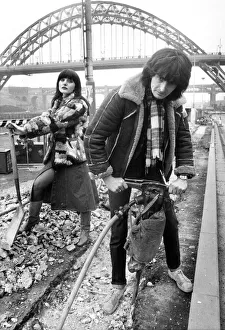 Digger Prints: Raven-haired rock singer Sue Porter has returned to Tyneside to dig for sucess with her