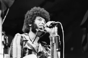 Ray Dorset, singer and frontman with Mungo Jerry performing at The Reading Festival