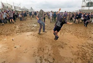 Spectators Prints: Reading 1992 revisited - 30th August 1992 - Nirvana headlining - Mud dancing