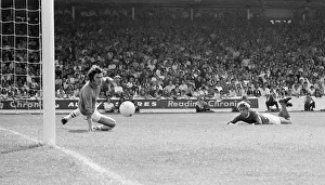 00761 Prints: Reading 2-3 Manchester United, Watney Cup match at Elm Park, Saturday 1st August 1970