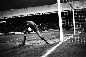 00910 Prints: Reading 5-0 Tranmere Rovers, League Division Four match at Elm Park