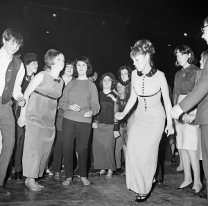00993 Prints: Ready Steady Go - Teenage TV pop music and dancing show on ATV TV from 1963-1966