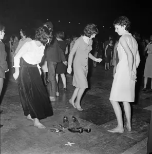 01297 Prints: Ready Steady Go - Teenage TV pop music and dancing show on ATV TV from 1963-1966