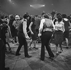Ready Steady Go - Teenage TV pop music and dancing show on ATV TV from 1963-1966