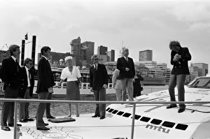 01269 Prints: Record-breaking ocean racer Richard Branson powers his