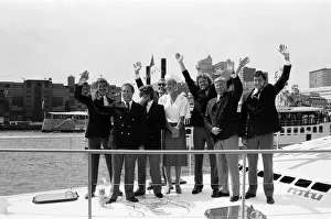 01269 Prints: Record-breaking ocean racer Richard Branson powers his