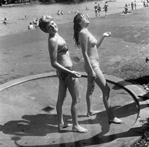 Warm Prints: Record crowds flock to the Serpentine on one of the hottest days in recent years