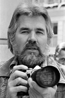 01373 Prints: Recording star Kenny Rogers, a keen amateur photographer, pictured in London