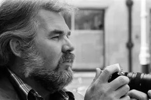 01373 Prints: Recording star Kenny Rogers, a keen amateur photographer, pictured in London